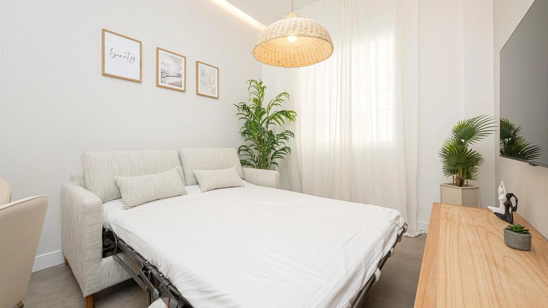 Апартаменты Wintowinrentals Goleta Suites 0A Малага