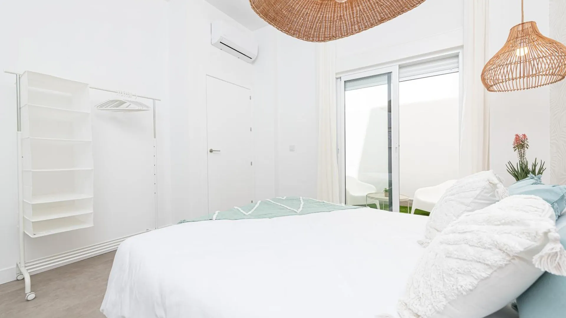 Апартаменты Wintowinrentals Goleta Suites 0A Малага