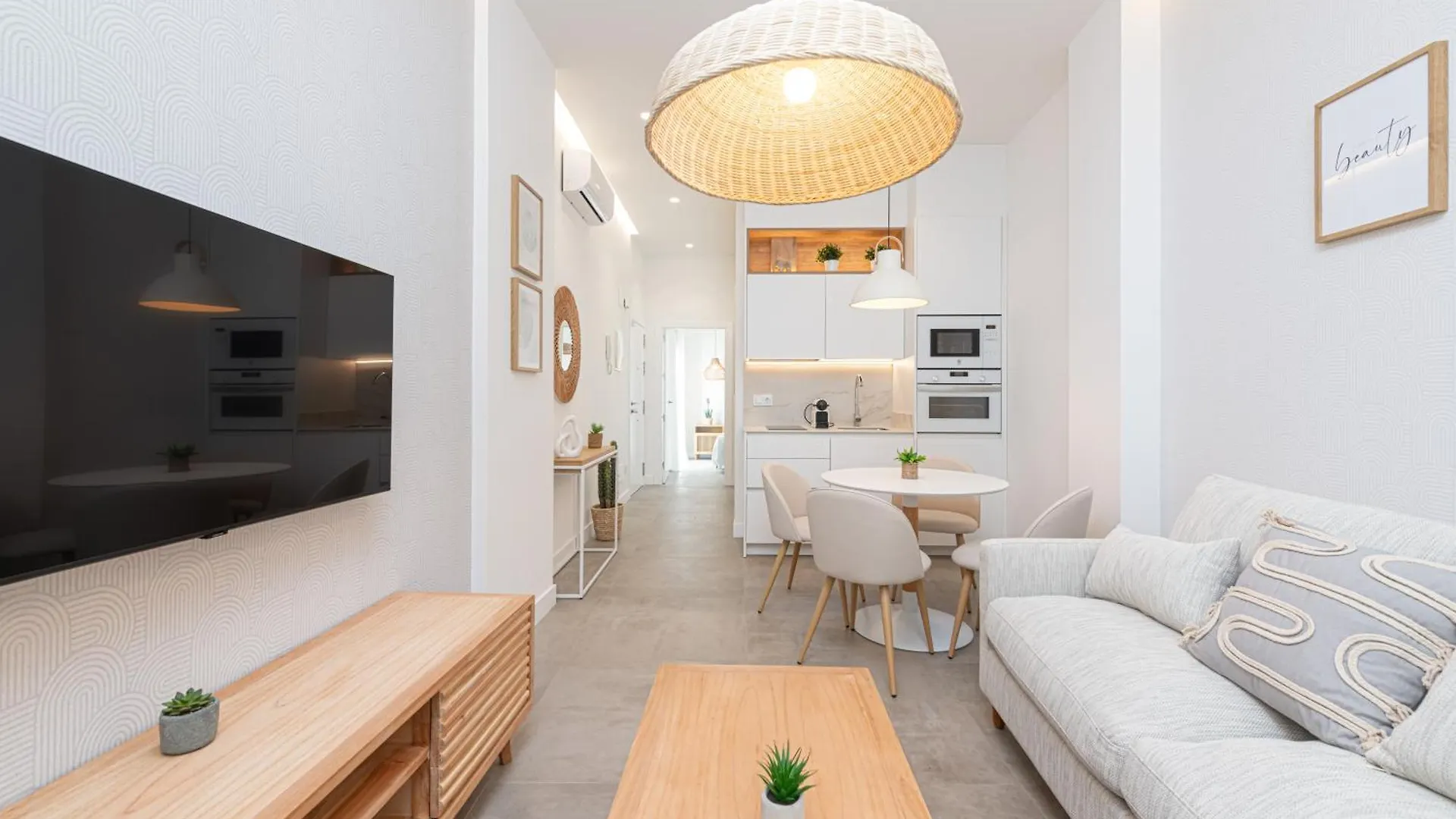 Wintowinrentals Goleta Suites 0A Малага