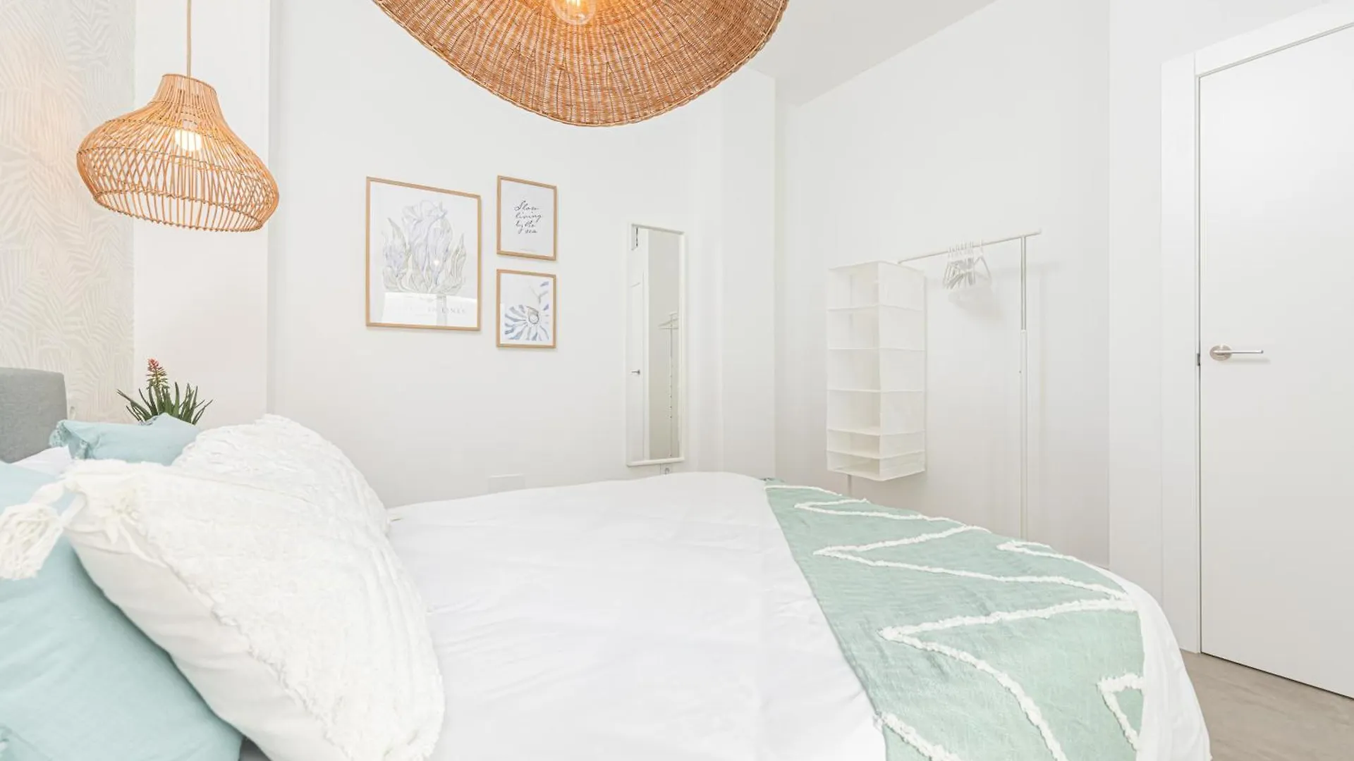 Wintowinrentals Goleta Suites 0A Малага 0*,
