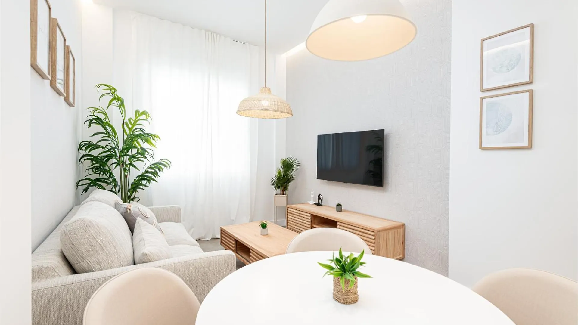 Wintowinrentals Goleta Suites 0A Малага Апартаменты
